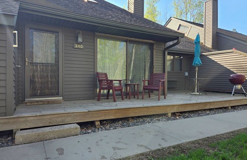 Hill City House | 2 Bedroom with Loft - 2 Bathroom Townhome with easy access to Activities