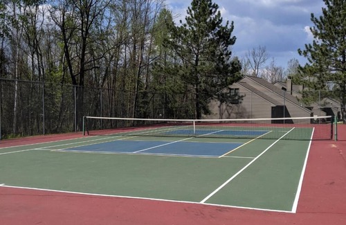 Hill City House | 2 Bedroom with Loft - 2 Bathroom Townhome with easy access to Activities