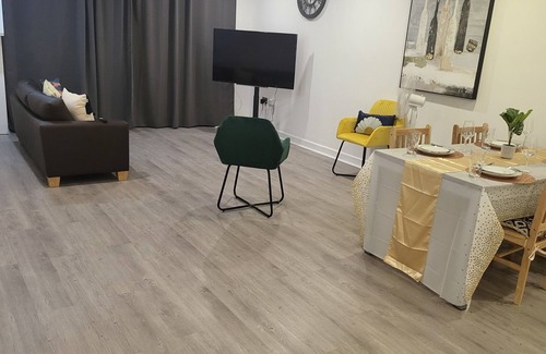 Canning Town South Apartment | 2 Bedrooms 2 bathrooms Near Excel, O2, City Airport,