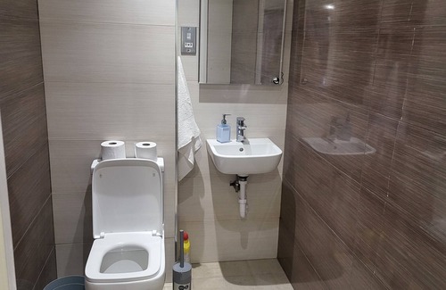 Canning Town South Apartment | 2 Bedrooms 2 bathrooms Near Excel, O2, City Airport,