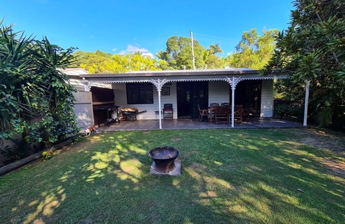 Rosemount Cottage | 2 bedrooms, Fenced Yard for Dog, Gas BBQ, Firepit for marshmallow nights!