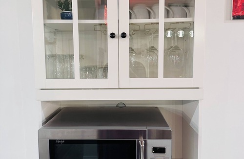 Southwest Calgary House | 2 Bedrooms Private Whole Basement Suite With Separate Entrance Near Downtown