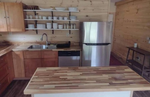 Wallingford Apartment | 2 BR pets ok, amazing view, swimming hole, fantastic view of Green Mountains