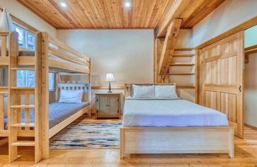 Anacortes House | 2-Cabin Ranch Retreat Near Lake Trails Sleeps 15