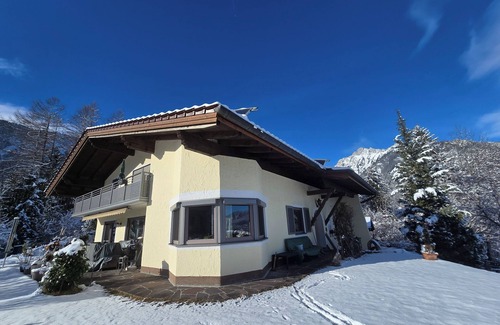 Hoefen Apartment | 2 comfort apartments TIROL, quiet UNCONVERTED forest location, LIVING ROOM, no pets