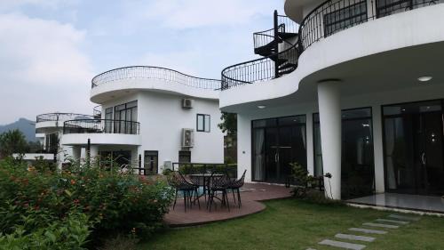 Luong Son Villa | 2 Detached 3BR Lakeview Villas Ivory Hoa Binh