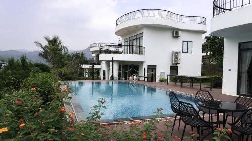 Luong Son Villa | 2 Detached 3BR Lakeview Villas Ivory Hoa Binh