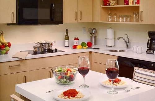 Arrowood Hotel | 2 Family-Friendly Suites w/Kitchen Perfect for Trips Near Charlotte Attractions