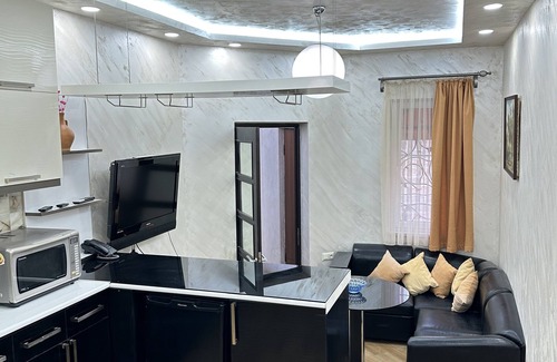 Kentron House | 2 FLOOR GUEST HOUSE NEAR LOVER'S PARK