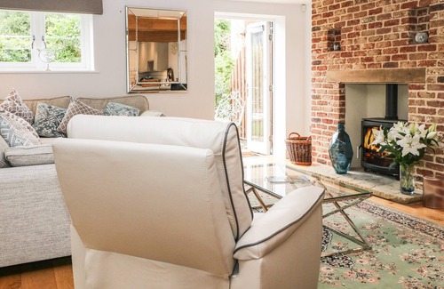 Chilworth Cottage | 2 GREAT TANGLEY BARNS, pet friendly, with open fire in Wonersh