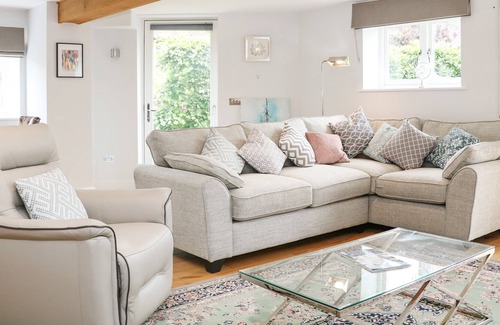 Chilworth Cottage | 2 GREAT TANGLEY BARNS, pet friendly, with open fire in Wonersh