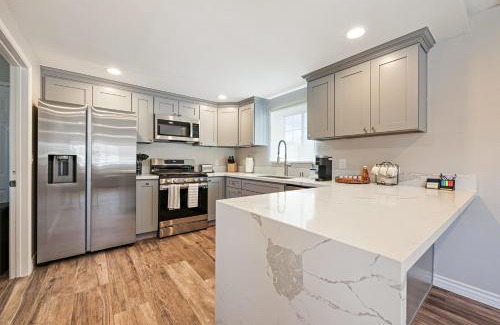 Linda Vista House | 2 Homes in 1 Sleeps 18 10 Min to Zoo and Beach