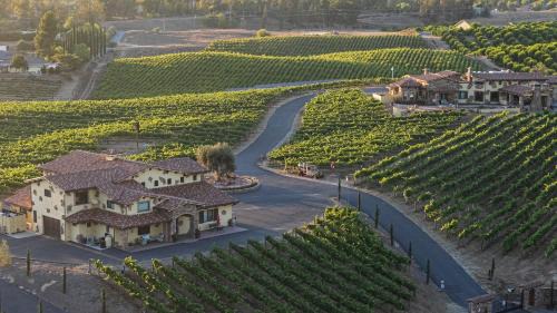 Temecula House | 2 Homes in Bella Vista Rd by AvantStay Sleeps 8 Vineyard Views Patios Fireplace in Temecula Wine Trail