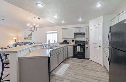 Nampa House | 2 Kings, Firepit, grill, pets ok, large fence yard