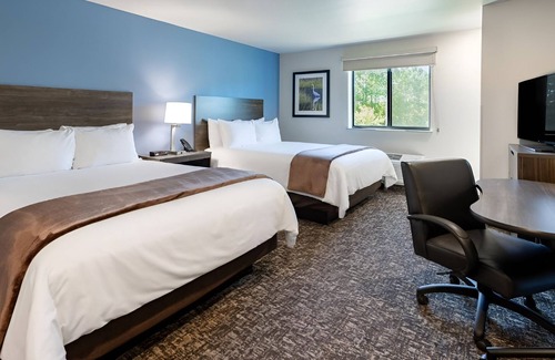 Nampa Hotel | 2 Kitchen-Equipped Rooms Near Concerts and Events - Explore Warhawk Air Museum!