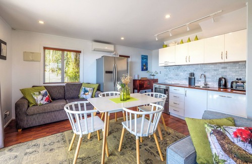 Palm Beach Villa | 2 Level, 2 bedroom Villa with open balcony and a covered deck, SKYTV, FREE Wifi