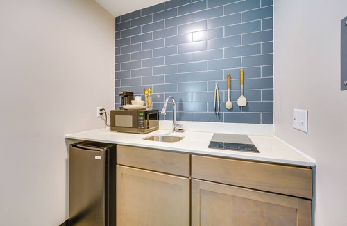 Port Huron Apartment | 2 Mi to Downtown Port Huron: Sleek Studio Apt