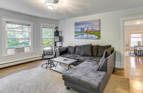 Lowry Hill East Apartment | 2 Mi to Dtwn! Walkable Minneapolis Apt with Deck