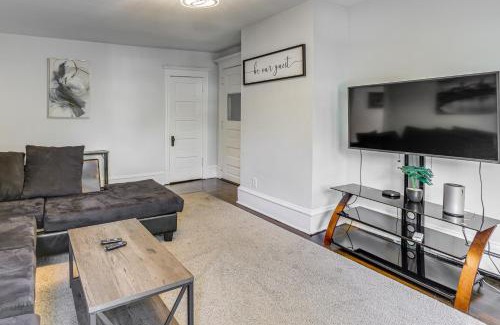 Lowry Hill East Apartment | 2 Mi to Dtwn! Walkable Minneapolis Apt with Deck