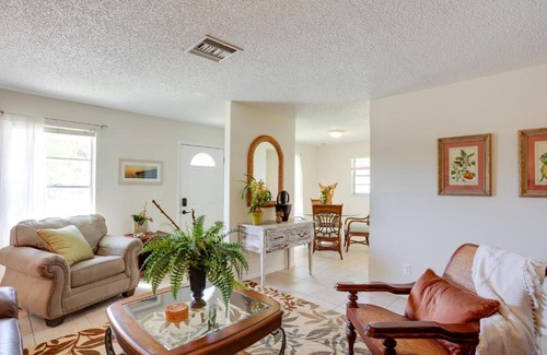 Hobe Sound House | 2 Mi to Hobe Sound Beach Townhome with Lanai