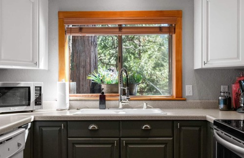 Idyllwild Cabin | 2 Minutes Away from Town with LARGE PRIVATE DECK!