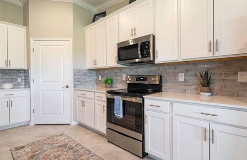 Immokalee Condo | 2 MONTHS MIN STAY Golfer's Retreat-Elegant 2-bdr Condo w Stunning Fairway Views!