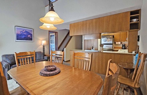 Overlook Park House | 2 Mtn. View-Sunriver, Oregon: BBQ, WiFi, SHARC Aquatics, Tubing Hill, Mt. Bachelor, Golf, Deschutes River, Tennis, Bike Paths