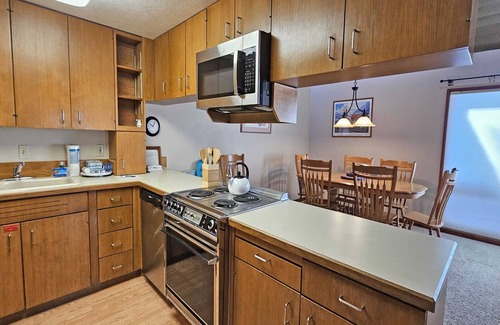 Overlook Park House | 2 Mtn. View-Sunriver, Oregon: BBQ, WiFi, SHARC Aquatics, Tubing Hill, Mt. Bachelor, Golf, Deschutes River, Tennis, Bike Paths