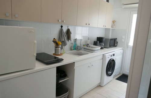 Saint-Georges-de-Didonne Apartment | 2-person self-contained studio gite in a quiet location near the beach!