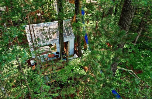 Brantingham Apartment | 2 Romantic Island Cabins for 5 - Hot Tub Boat