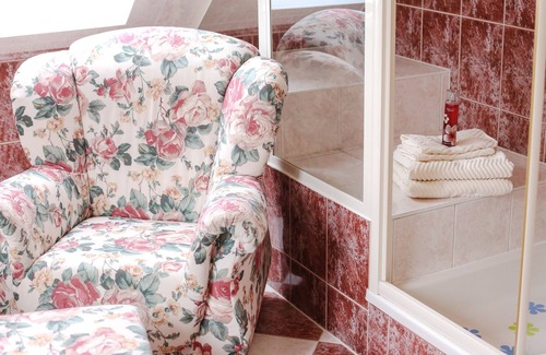 Fuchshain Apartment | 2 room ap.-quiet-near Leipzig-balcony: unobstructed view of greenery-daylight bath with whirlpool