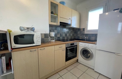 Saint-Cyprien Plage Apartment | 2-room apartment with balcony, parking, steps away from the beach