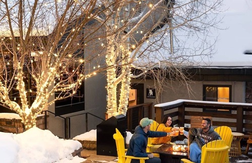 Steamboat Springs Hotel | 2 Scenic Mountain View Rooms for Families, Couples - Free Parking Included