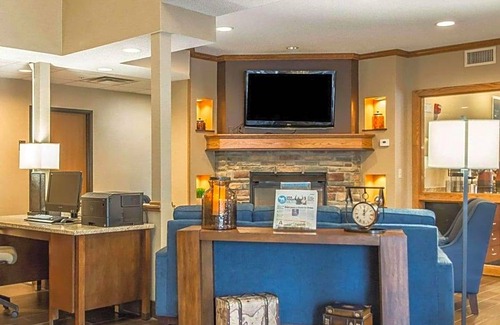 Polaris Hotel | 2-Star Hotel ∙ Comfort Inn North/Polaris