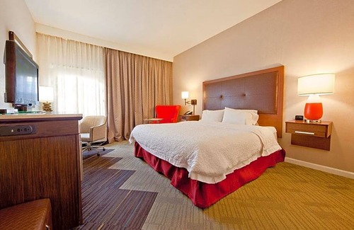 Taos Hotel | 2-Star Hotel ∙ Hampton Inn Taos