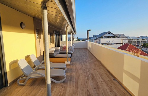 Centre-Ville Apartment | 2 steps from the lagoon (St Pierre) magnificent T3 with huge terrace and rare parking space