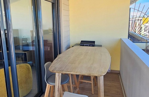 Centre-Ville Apartment | 2 steps from the lagoon (St Pierre) magnificent T3 with huge terrace and rare parking space