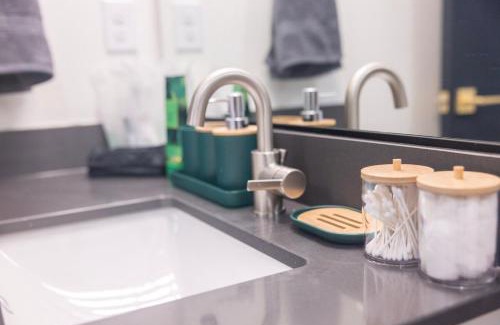 North Chesterfield Apartment | 2 Story Penthouse 2 Balconies, Skyline View, Pool