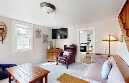 Proctorsville House | 2-Story riverfront home + studio with washer/dryer, river views, & free WiFi