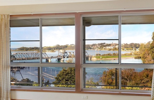 North Narooma House | 2 Water Crescent - Retro Haven