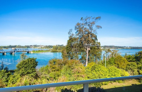 North Narooma House | 2 Water Crescent - Retro Haven
