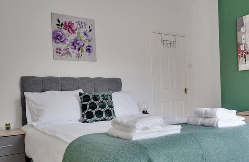 Newbottle House | π 20% Off - Furnished 3 Bed/Wi-Fi/Free parking/6 Guest's π