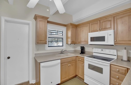 Central Beach Condo | 2025 Discounts! Lovely and Updated Unit Steps from the Ocean and Heated Pool