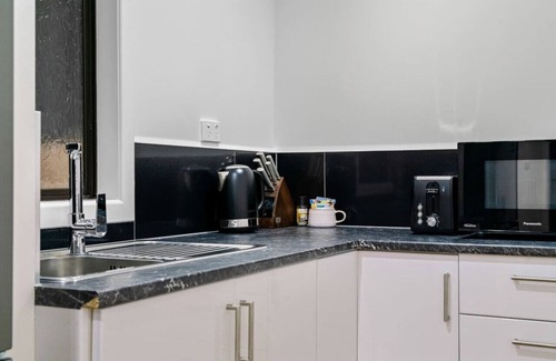 Titirangi Apartment | 21 Kaurimu Rise, Titirangi, Auckland 0604