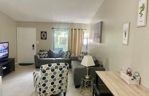 Brent Apartment | 22 min to Beach-2 bd room-Self check in -sleep 6-BBQ-WD