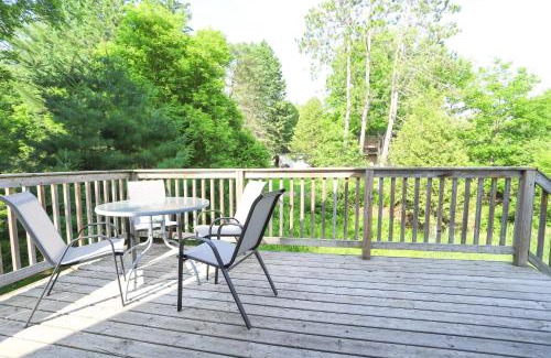 Haliburton Bed & Breakfast | 23Maple