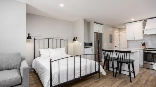 Hillsboro West End Apartment | 24-Guest Retreat The Nomad: Studio x2 1BR x4