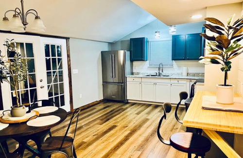 Middletown House | #24 *Serenity* A Lakefront Cottage Retreat