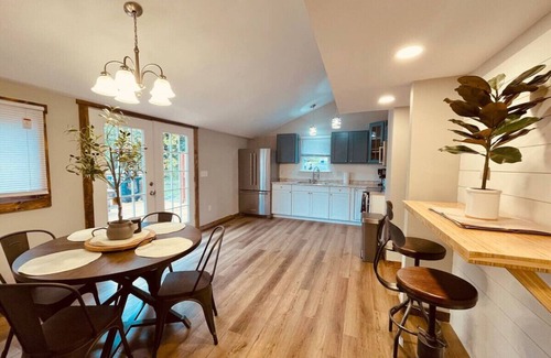 Middletown House | #24 *Serenity* A Lakefront Cottage Retreat