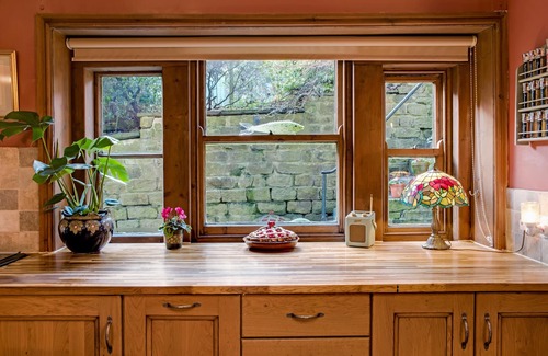 Honley Cottage | 240 year old "Cottage Pie" 10 mins walk to the amazing Holmfirth with Log Burner